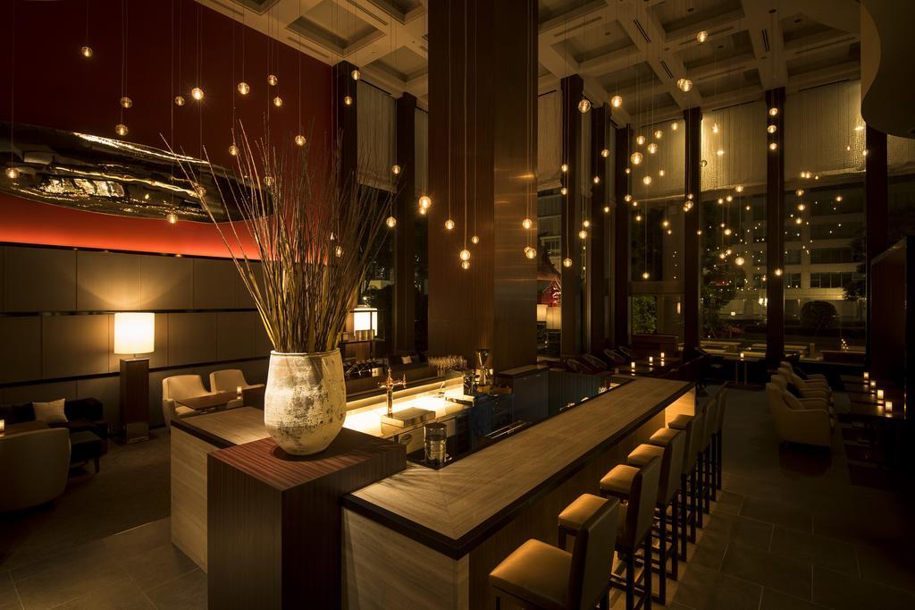 فندق أوكروا فوكوكا المظهر الخارجي الصورة The bar at the restaurant