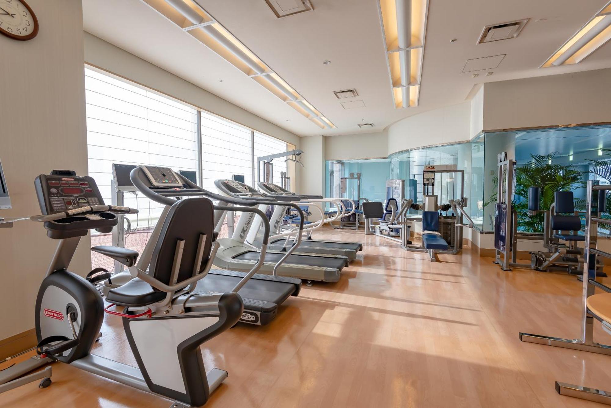 فندق أوكروا فوكوكا المظهر الخارجي الصورة The gym at the hotel