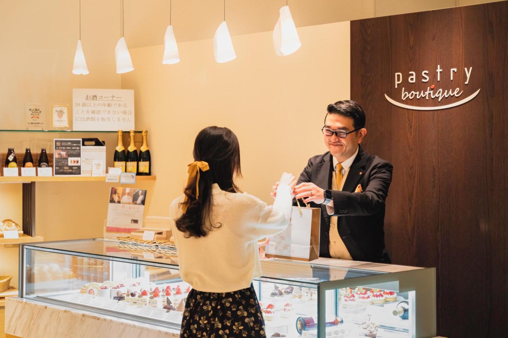 فندق أوكروا فوكوكا المظهر الخارجي الصورة A pastry boutique in Japan