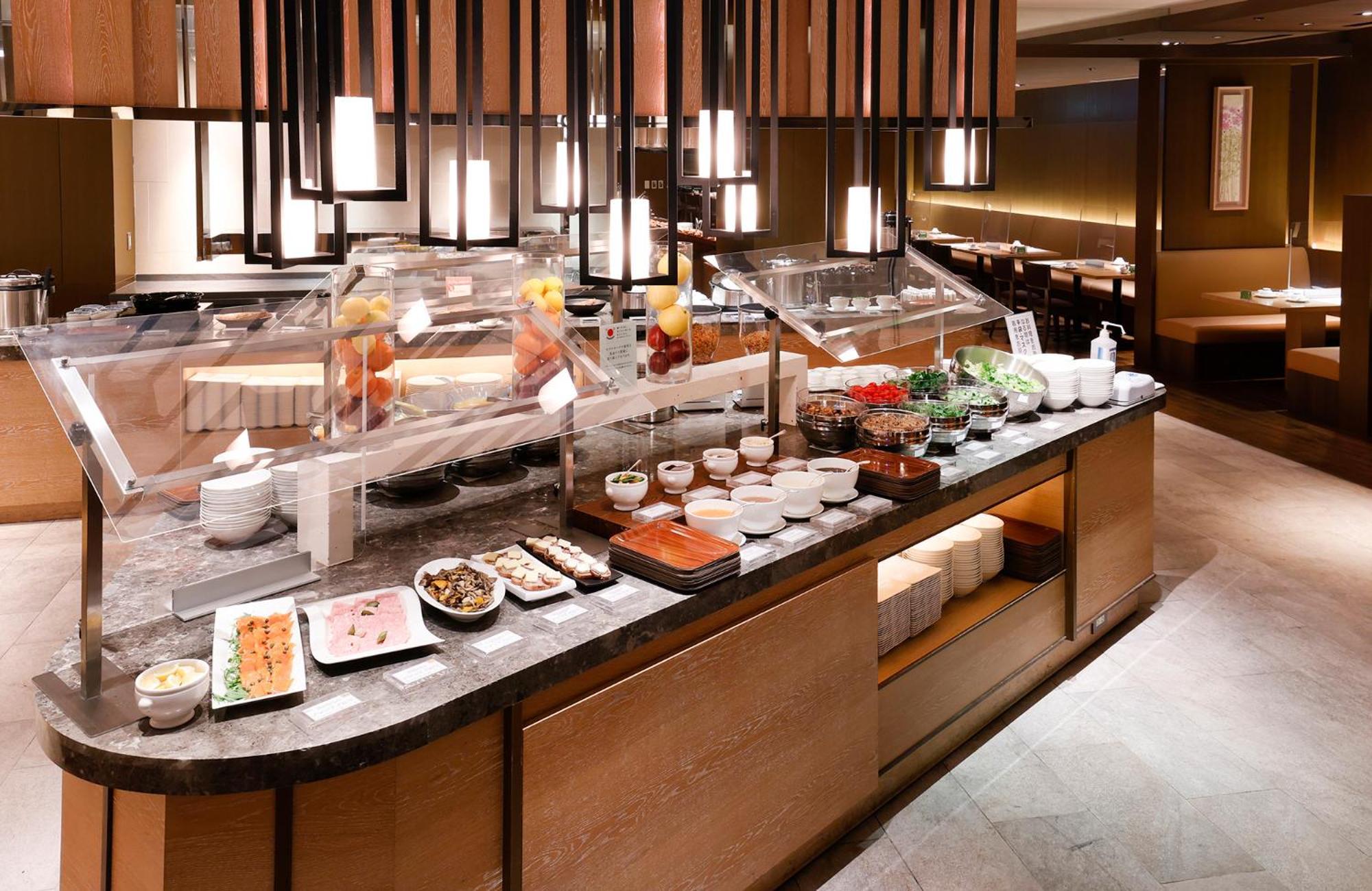 فندق أوكروا فوكوكا المظهر الخارجي الصورة A buffet at a hotel