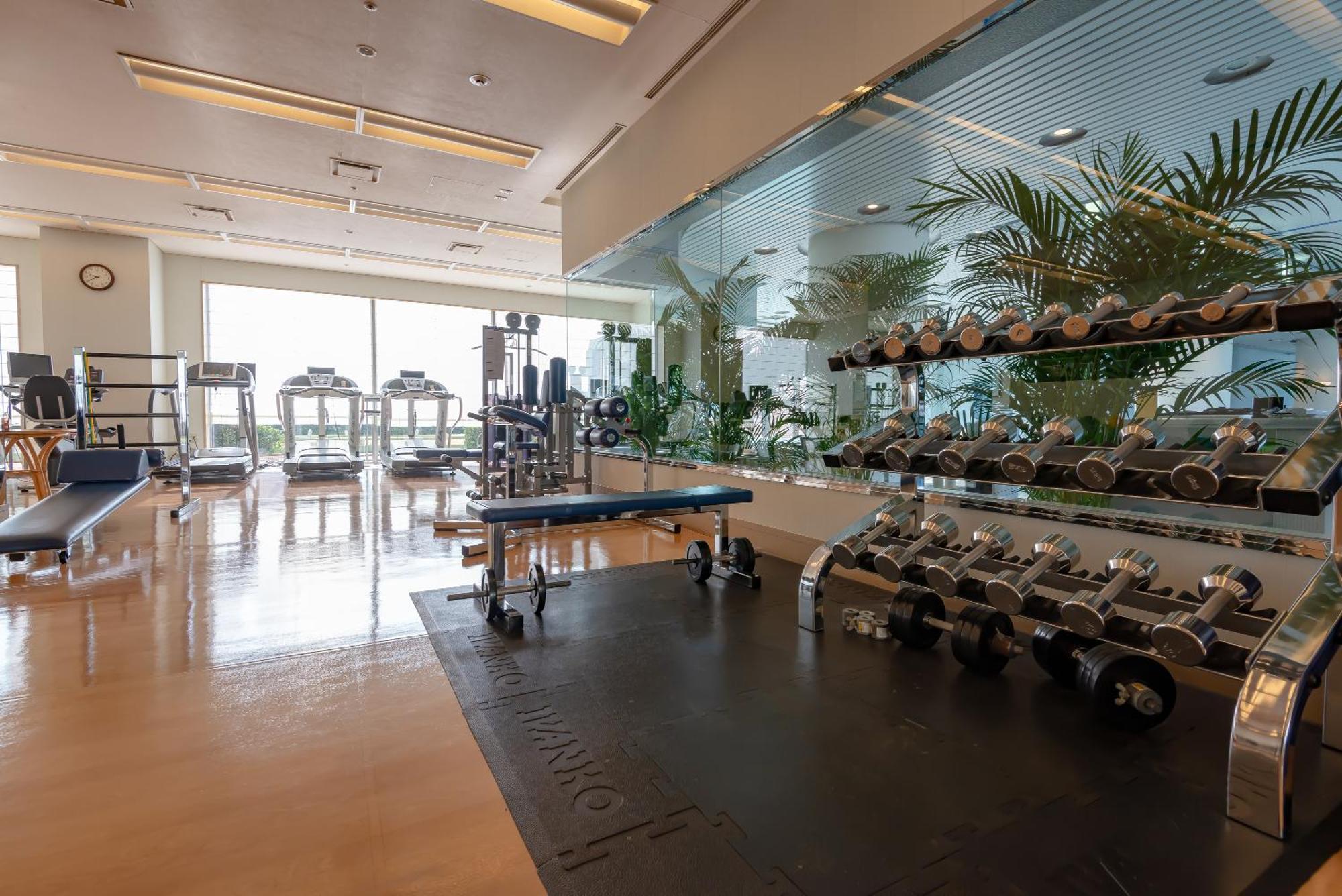 فندق أوكروا فوكوكا المظهر الخارجي الصورة The gym at the Ritz-Carlton, Dubai