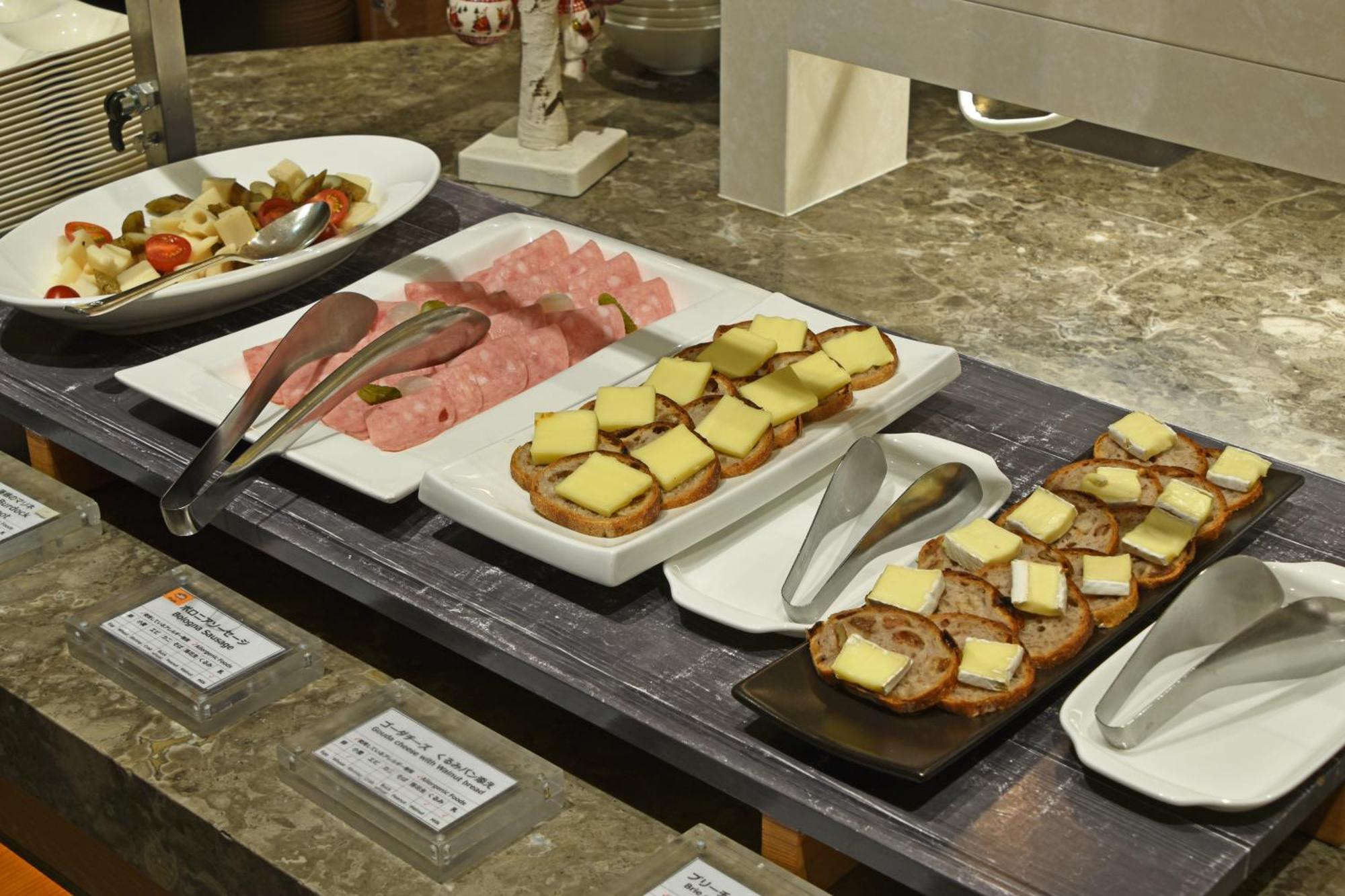 فندق أوكروا فوكوكا المظهر الخارجي الصورة A cheese platter