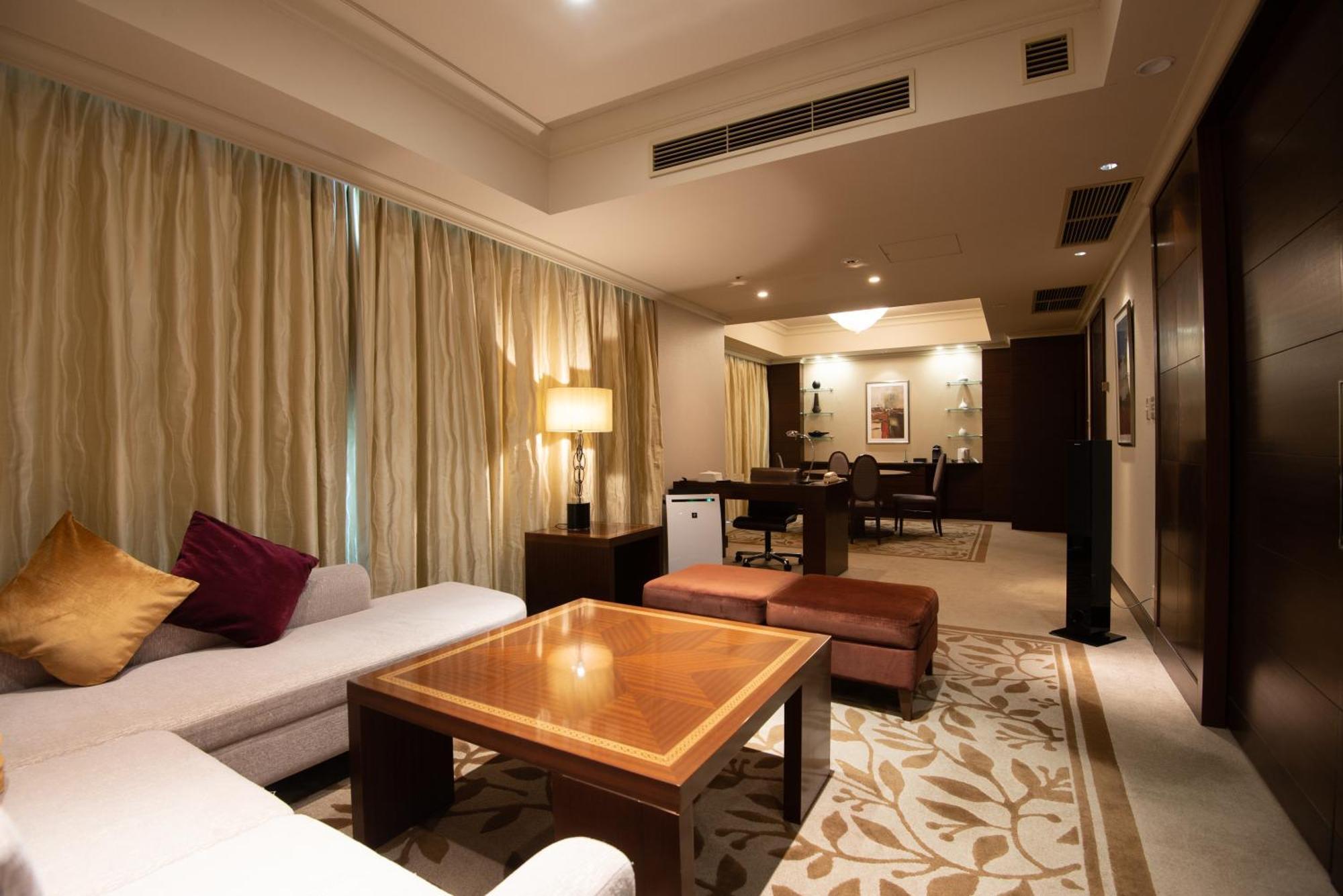 فندق أوكروا فوكوكا المظهر الخارجي الصورة A suite at the hotel