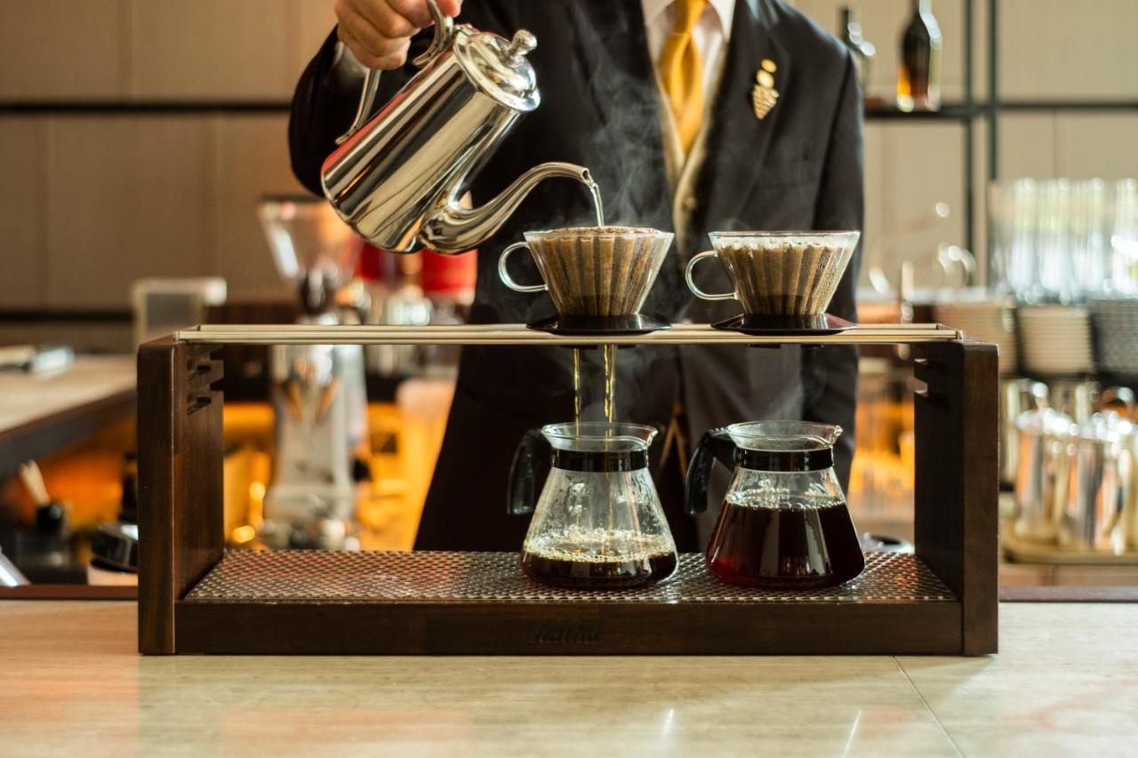 فندق أوكروا فوكوكا المظهر الخارجي الصورة A coffee being brewed with the V60 method