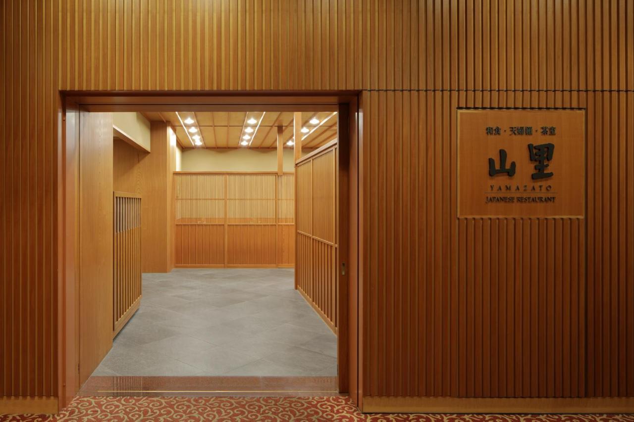 فندق أوكروا فوكوكا المظهر الخارجي الصورة Entrance to the library
